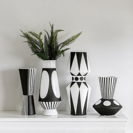 Monochromatic Vases