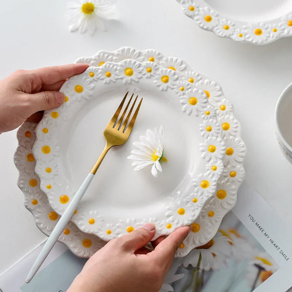 Daisy Ceramic Plate (Assorted Sizes)
